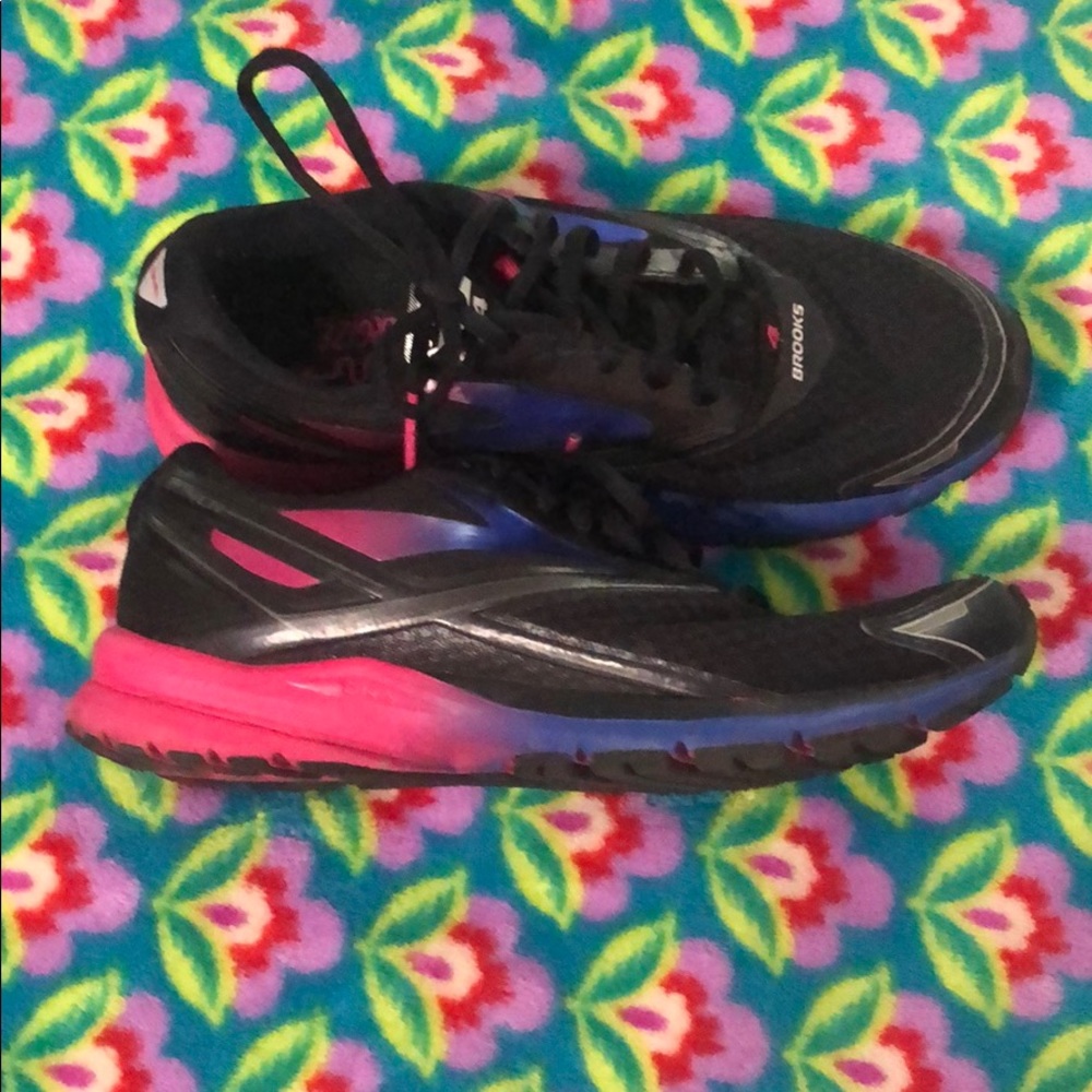 Brooks Launch 4 size 8.5 Women’s